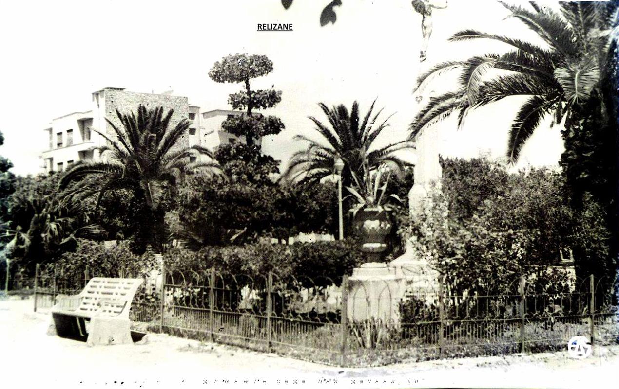 Relizane 090- Jardins de la poste .JPG